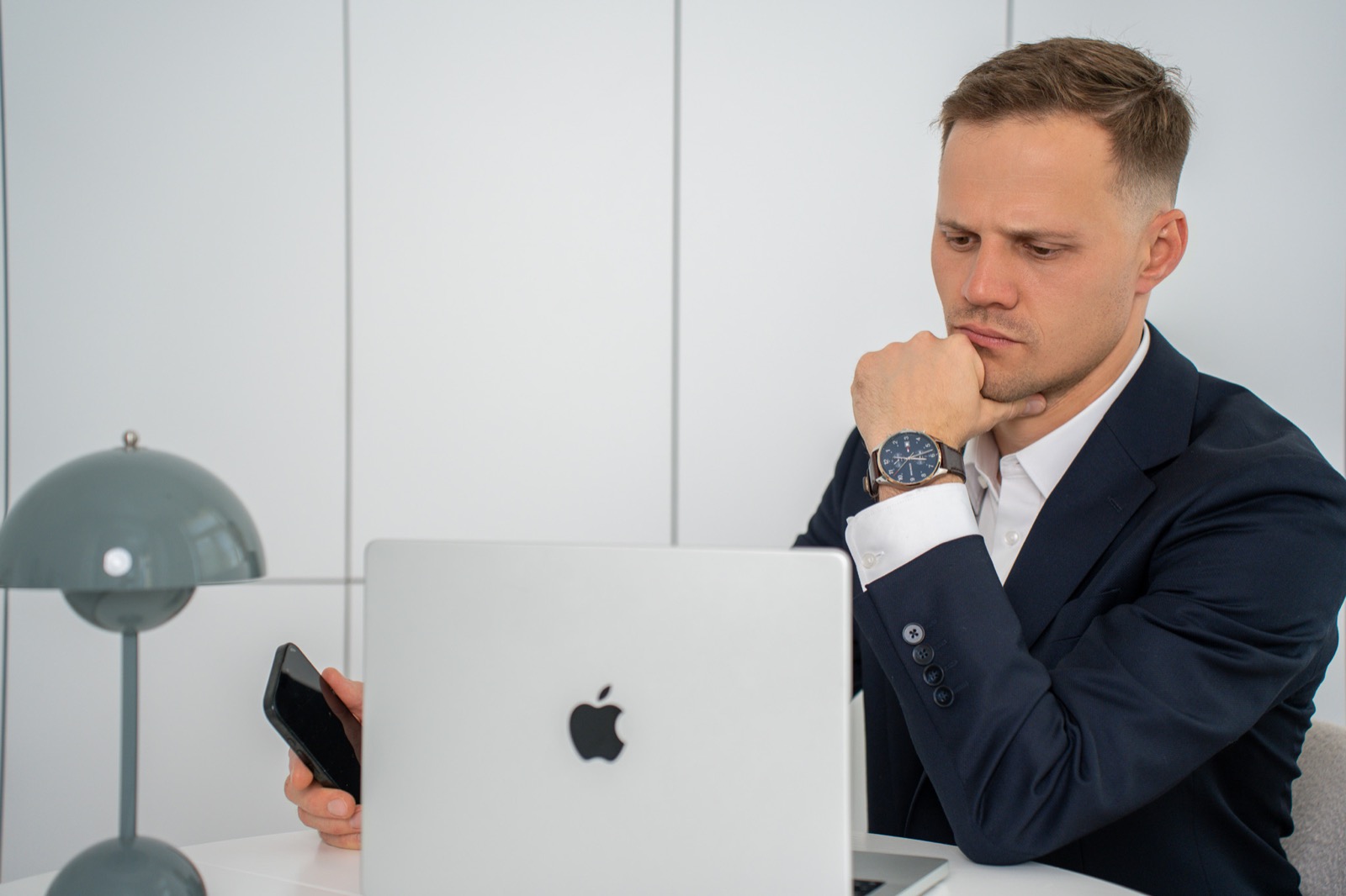 Jarek Drabek przy laptopie